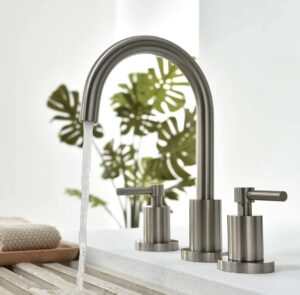 Elegante Three Holes Widespread Bathroom Faucet